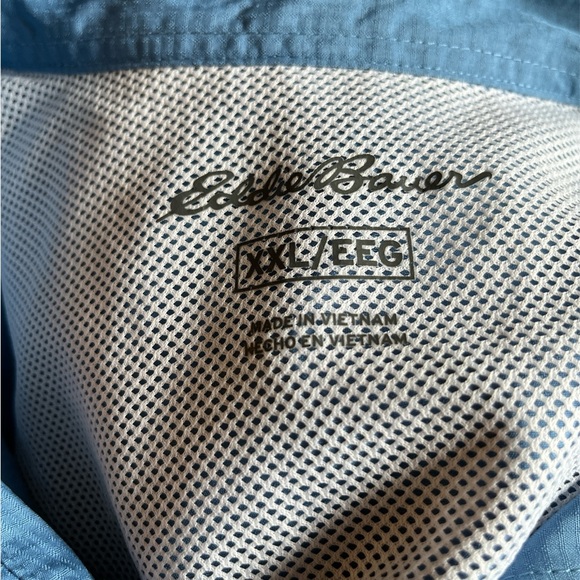 NWOT Men’s Eddie Bauer Button Down Shirt, Hiking, quick drying, vented, travel - Picture 3 of 3